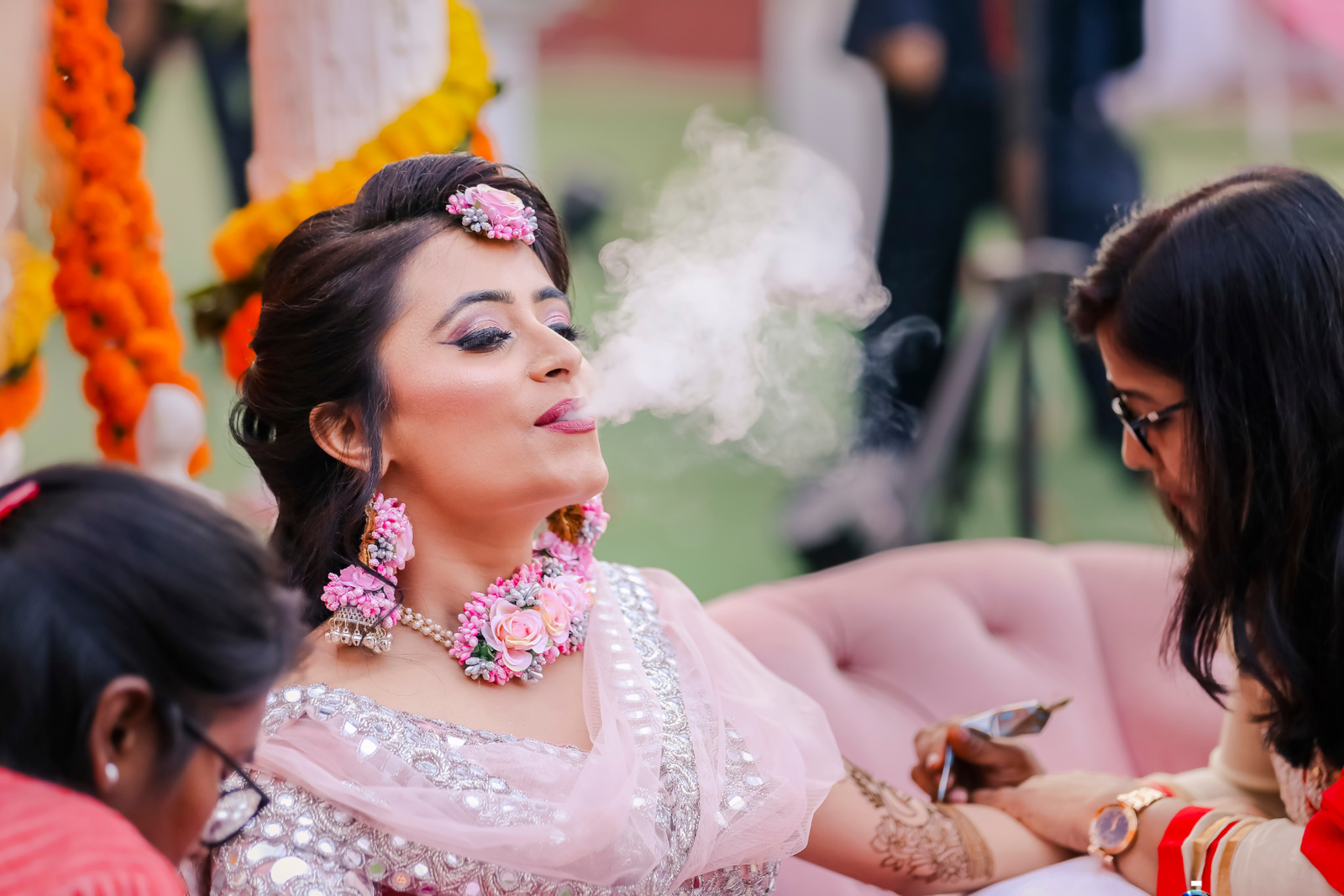 Stunning 21 Trendy Bridal Poses for Happy Photos