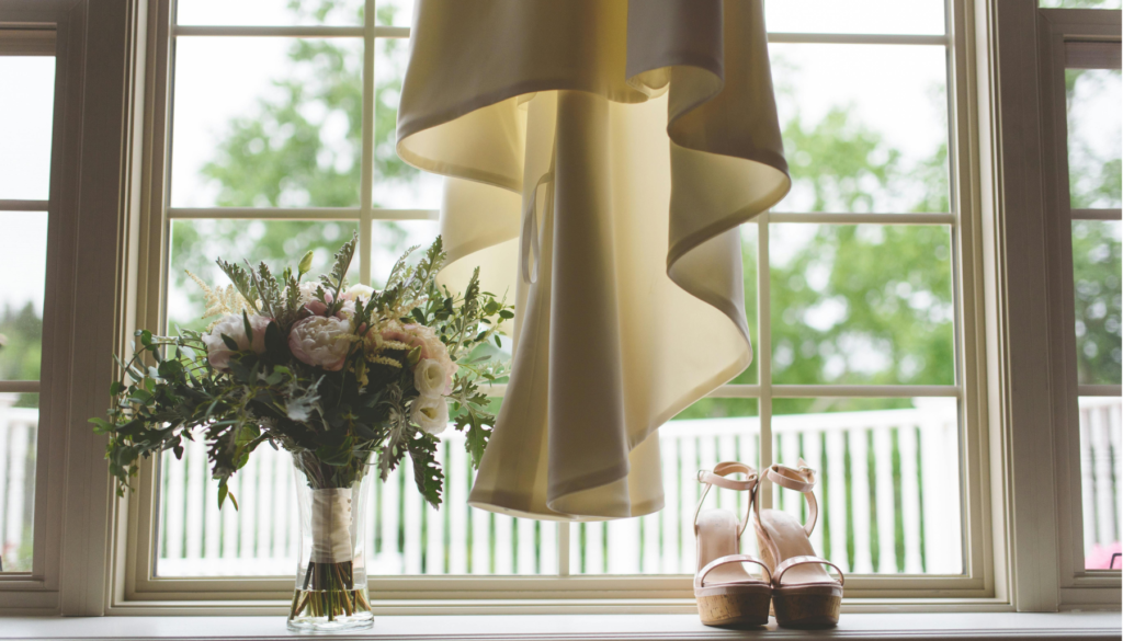 7 Stunning Juttis vs Heels for Brides