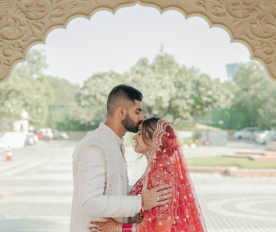 Powerful 21 Romantic Couple Poses for Weddings